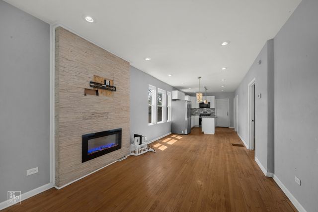 9050 S Ellis Avenue, Chicago, IL 60619