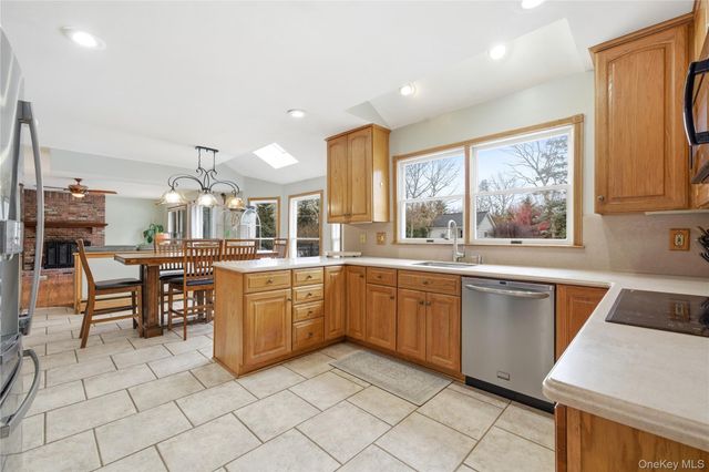 15 Stacy Drive, Port Jefferson Station, NY 11776