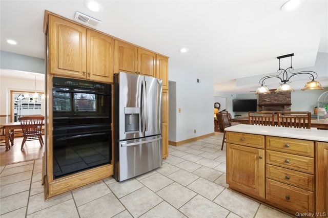 15 Stacy Drive, Port Jefferson Station, NY 11776