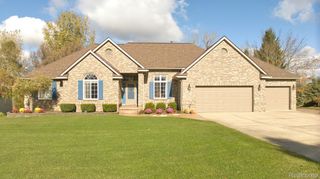 4400 Oak Tree Trail, Fenton, MI 48430