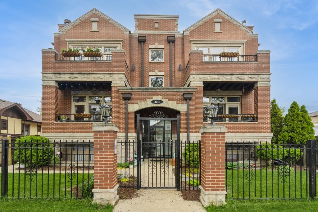 4714 W Berteau Avenue 1N, Chicago, IL 60641