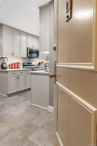 185 Bryant Avenue 1C, White Plains, NY 10605