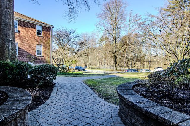 185 Bryant Avenue 1C, White Plains, NY 10605