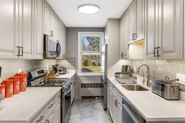 185 Bryant Avenue 1C, White Plains, NY 10605