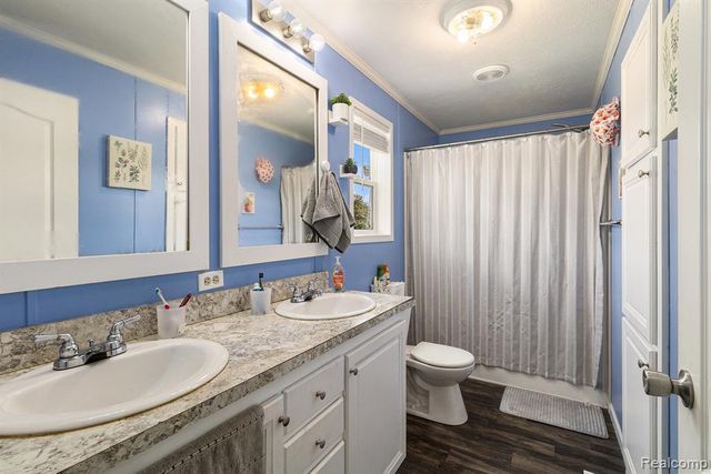 184 Pheasant Ct, Grand Blanc, MI 48439