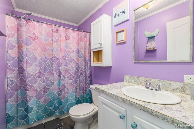 184 Pheasant Ct, Grand Blanc, MI 48439