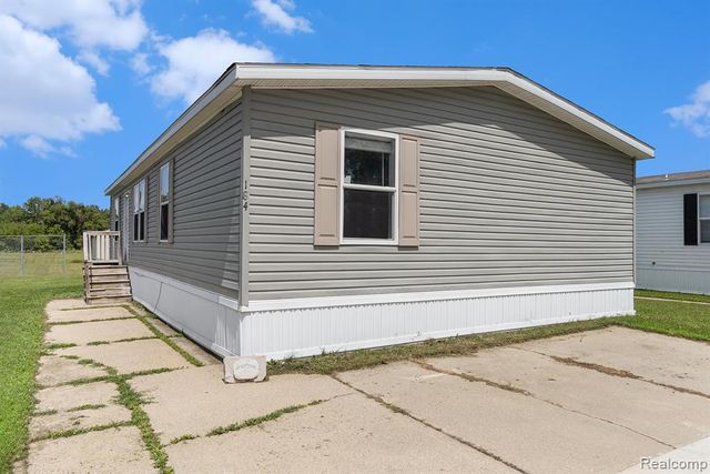 184 Pheasant Ct, Grand Blanc, MI 48439