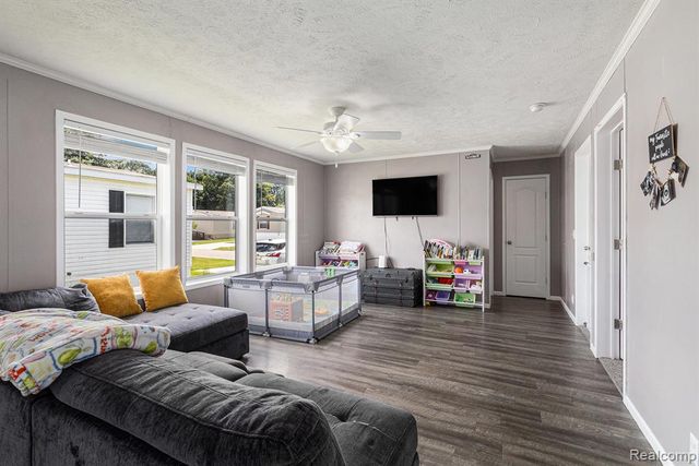 184 Pheasant Ct, Grand Blanc, MI 48439