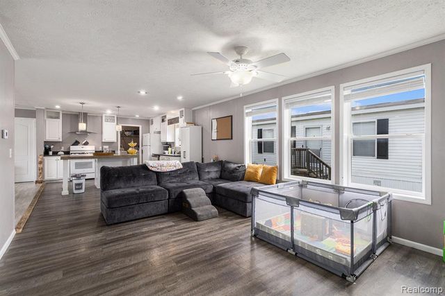 184 Pheasant Ct, Grand Blanc, MI 48439