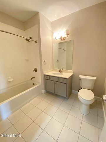 2 West Avenue 201, Saratoga Springs, NY 12866