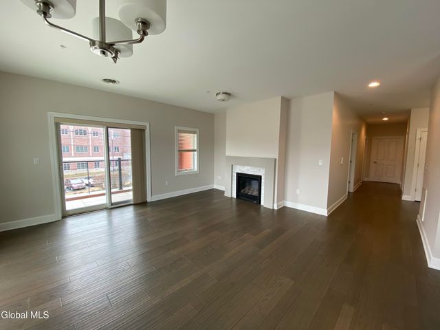 2 West Avenue 201, Saratoga Springs, NY 12866