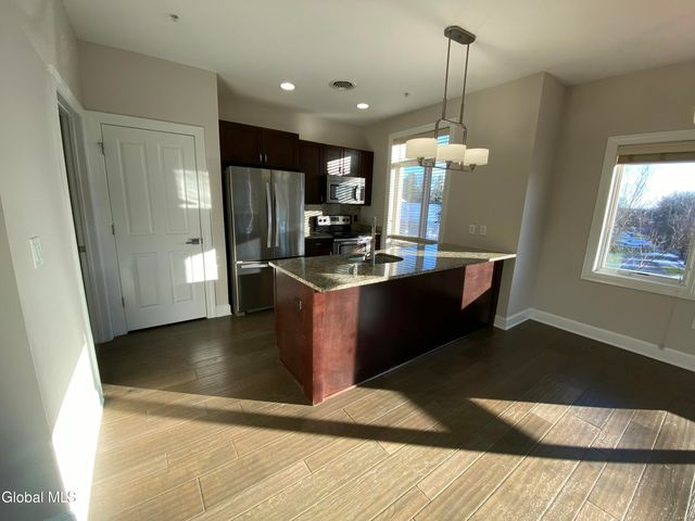 2 West Avenue 201, Saratoga Springs, NY 12866