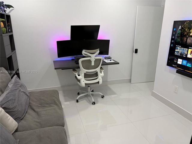 7952 NW 198th St, Hialeah, FL 33015