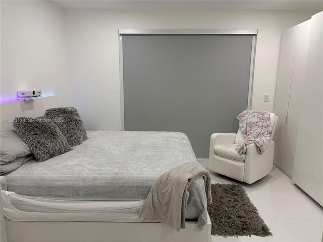 7952 NW 198th St, Hialeah, FL 33015