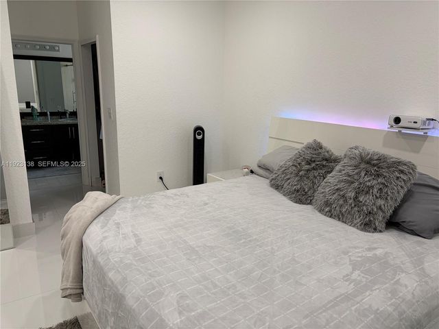 7952 NW 198th St, Hialeah, FL 33015