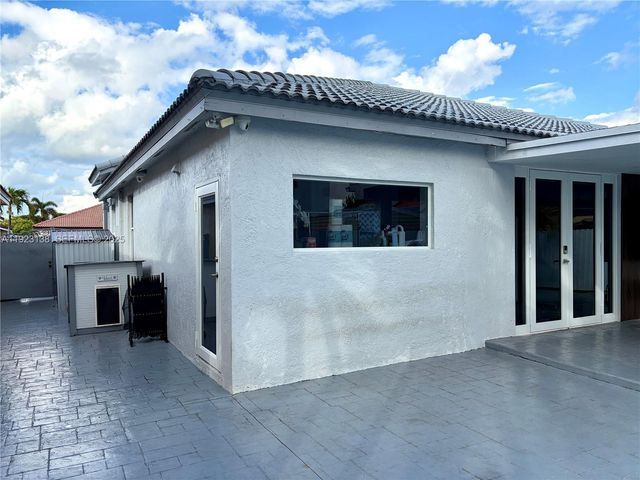 7952 NW 198th St, Hialeah, FL 33015