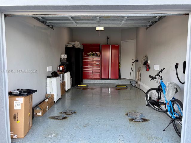 7952 NW 198th St, Hialeah, FL 33015