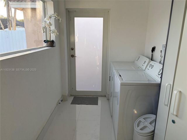 7952 NW 198th St, Hialeah, FL 33015