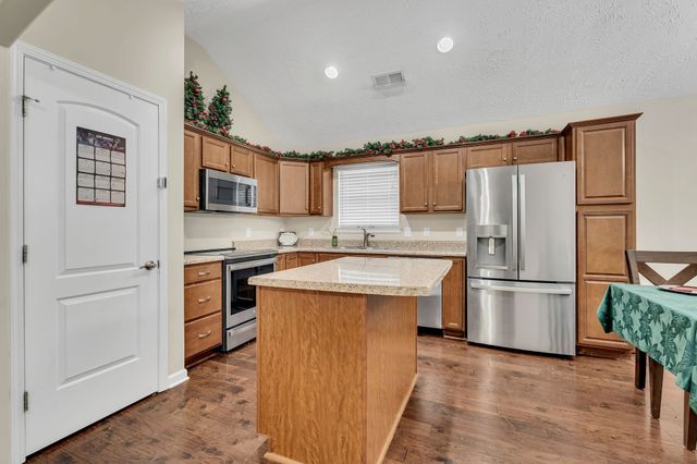 1041 Campbell Ave, Gallatin, TN 37066