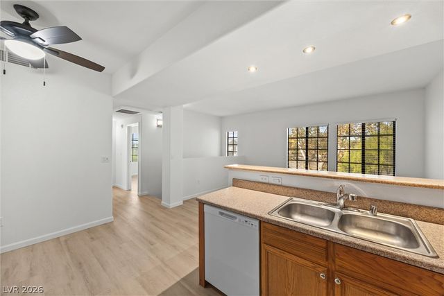 2001 Sue Court 206, Las Vegas, NV 89108