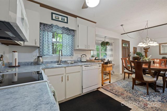 571 Tsisqua Circle, Brevard, NC 28712