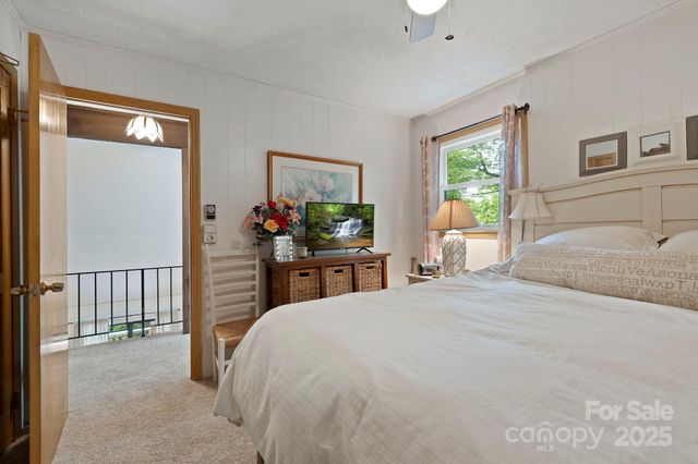 571 Tsisqua Circle, Brevard, NC 28712