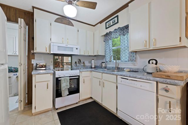 571 Tsisqua Circle, Brevard, NC 28712