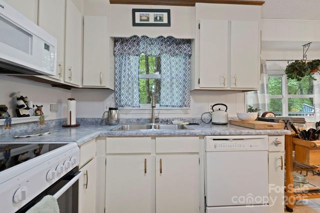 571 Tsisqua Circle, Brevard, NC 28712