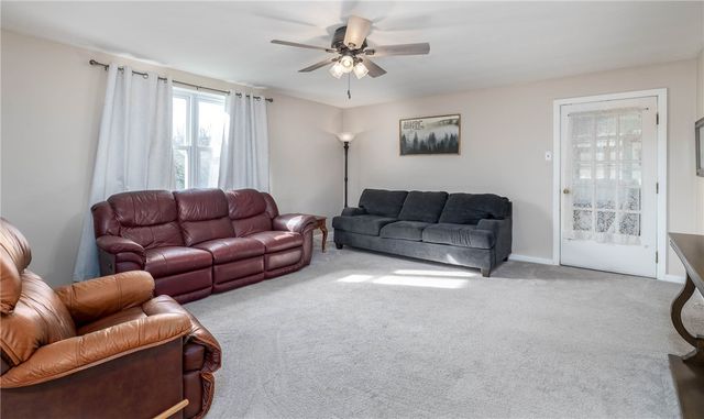 1971 Henderson Ave, Chartiers, PA 15301