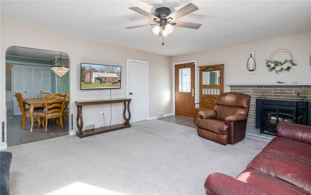 1971 Henderson Ave, Chartiers, PA 15301