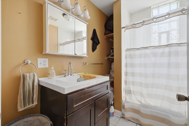 4101 W Potomac Avenue, Chicago, IL 60651