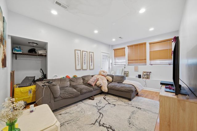4101 W Potomac Avenue, Chicago, IL 60651