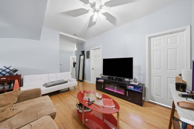 4101 W Potomac Avenue, Chicago, IL 60651
