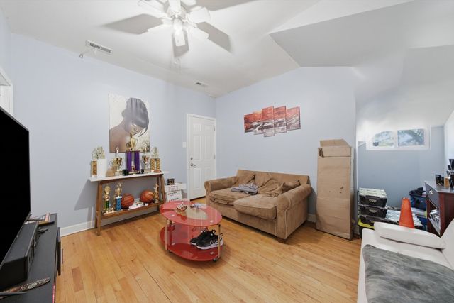 4101 W Potomac Avenue, Chicago, IL 60651
