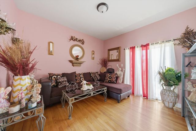 4101 W Potomac Avenue, Chicago, IL 60651