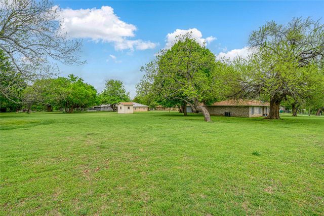 311 N Britton Street, Tom Bean, TX 75489