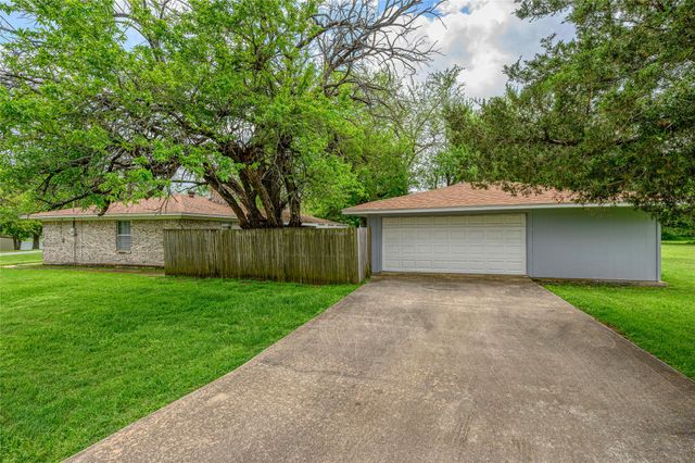 311 N Britton Street, Tom Bean, TX 75489