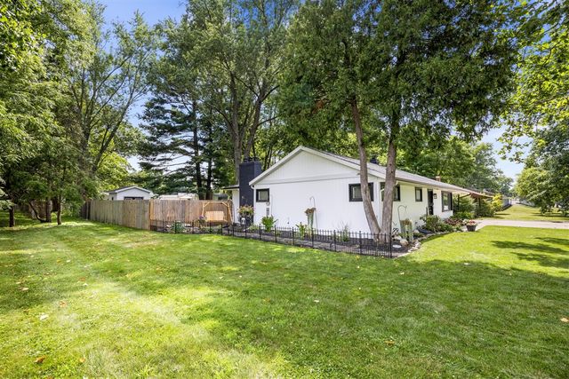 113 W Hughes Street, Marshall, MI 49068