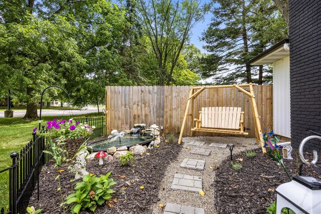 113 W Hughes Street, Marshall, MI 49068