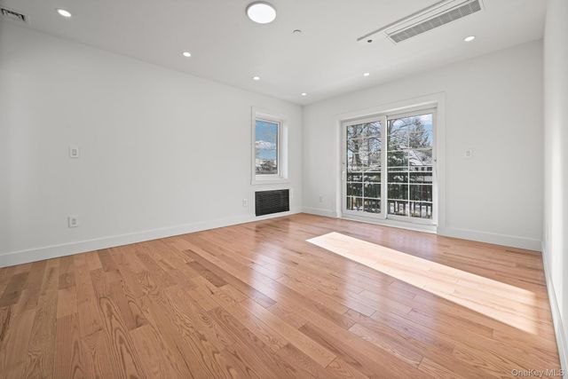 32-35 164th Street, Flushing, NY 11358