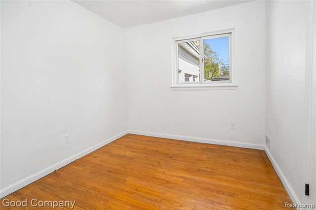 19915 Shady Lane Avenue, Saint Clair Shores, MI 48080