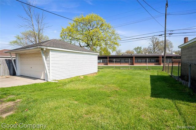 19915 Shady Lane Avenue, Saint Clair Shores, MI 48080