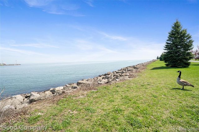 19915 Shady Lane Avenue, Saint Clair Shores, MI 48080