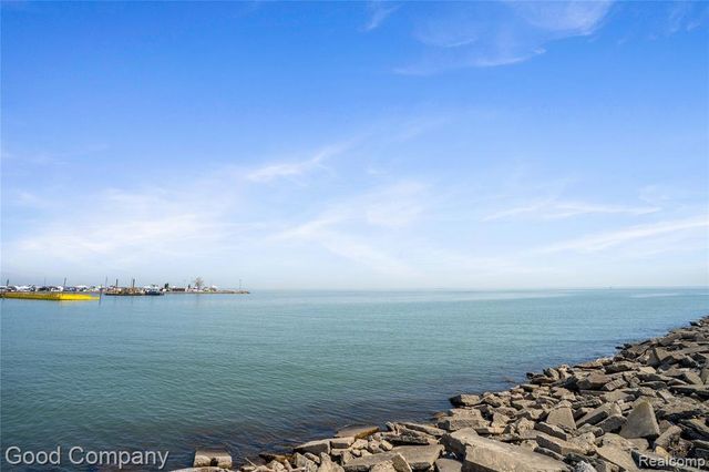 19915 Shady Lane Avenue, Saint Clair Shores, MI 48080