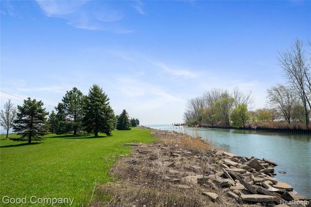 19915 Shady Lane Avenue, Saint Clair Shores, MI 48080