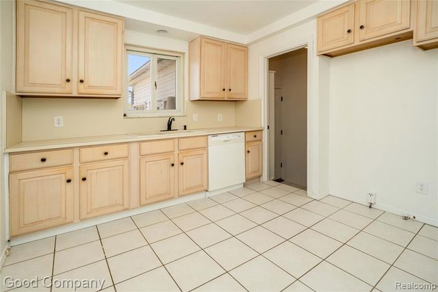 19915 Shady Lane Avenue, Saint Clair Shores, MI 48080