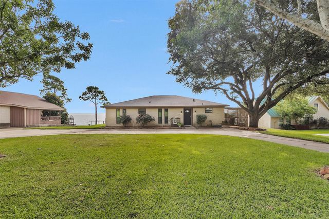 690 High Crest Drive, Point Blank, TX 77364