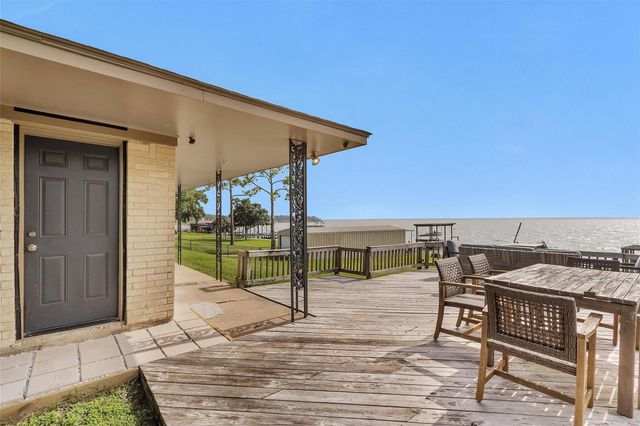 690 High Crest Drive, Point Blank, TX 77364