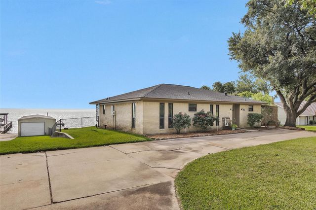 690 High Crest Drive, Point Blank, TX 77364