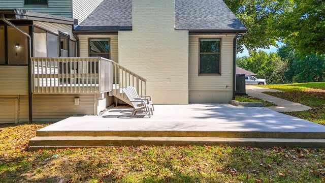 2113 OAK CLIFF DR, Columbia, MO 65203